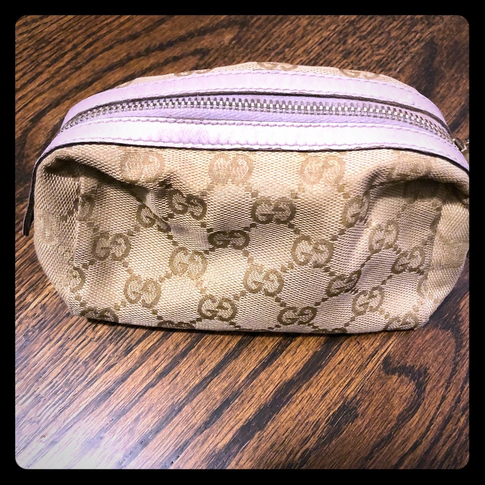 Adorable 💯 authentic GUCCI makeup pouch